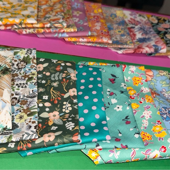 Floral Patterned Fabric Set - Picture 5 of 10